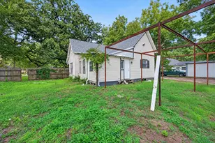 707 S Robinson St, Cleburne, TX 76031 - Photo 24