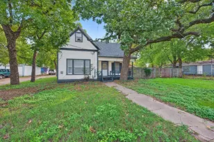 707 S Robinson St, Cleburne, TX 76031 - Photo 26