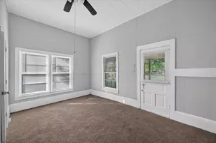 707 S Robinson St, Cleburne, TX 76031 - Photo 16