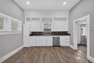 707 S Robinson St, Cleburne, TX 76031 - Photo 2