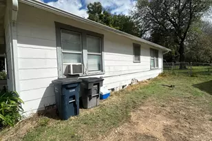 2118 Columbus Ave, Fort Worth, TX 76164 - Photo 2