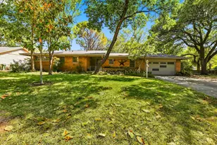 204 University Dr, Arlington, TX 76013 - Photo 2