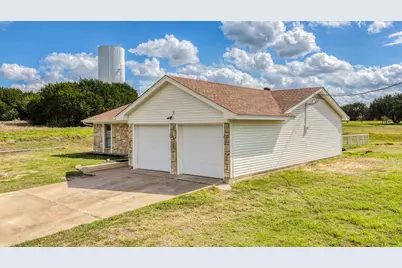 901 W Apache Trail, Granbury, TX 76048 - Photo 4
