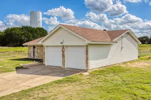 901 W Apache Trail, Granbury, TX 76048 - Photo 4