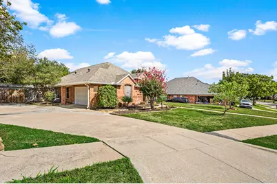 7613 Woodhaven Drive, North Richland Hills, TX 76182 - Photo 4