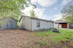 554 Pleasant Vista Dr, Dallas, TX 75217 - Photo 22