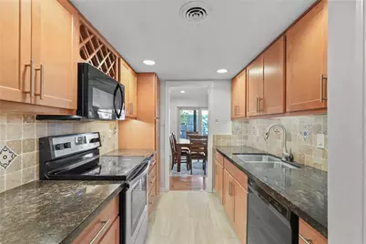 550 E Avenue J #B, Grand Prairie, TX 75050 - Photo 12
