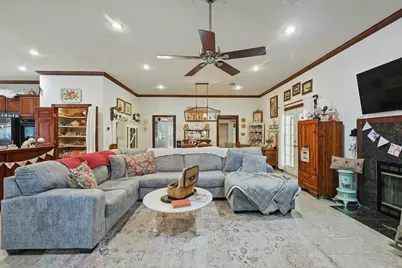 114 E Iriquois Drive, Gainesville, TX 76240 - Photo 4