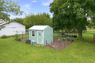 698 Hackberry Rd, Van Alstyne, TX 75495 - Photo 10