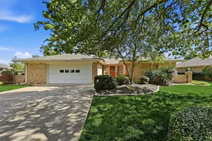 718 Kiowa Dr W, Lake Kiowa, TX 76240 - Photo 1