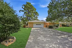 718 Kiowa Dr W, Lake Kiowa, TX 76240 - Photo 2