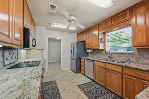 718 Kiowa Dr W, Lake Kiowa, TX 76240 - Photo 20