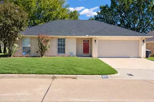 801 Bentree Dr, Fort Worth, TX 76120 - Photo 2