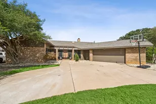 1905 Reverchon Dr, Arlington, TX 76017 - Photo 2