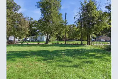 1109 Alvarado Street, Cleburne, TX 76031 - Photo 2