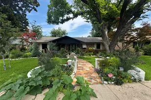 9011 Fringewood Dr, Dallas, TX 75228 - Photo 12