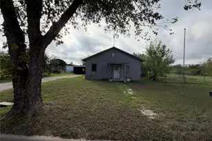 609 E Lumpkin St, Meridian, TX 76665 - Photo 1