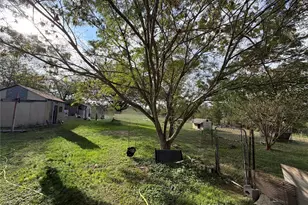 609 E Lumpkin St, Meridian, TX 76665 - Photo 4