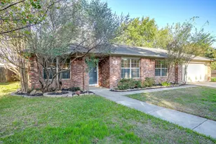 109 Briarwood Dr, Kennedale, TX 76060 - Photo 2