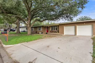703 W Elizabeth Dr, Robinson, TX 76706 - Photo 2