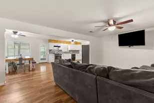 703 W Elizabeth Dr, Robinson, TX 76706 - Photo 4