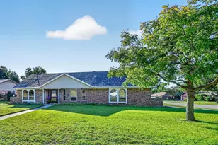437 Overcrest Dr, Benbrook, TX 76126 - Photo 1