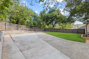 2861 W 9th St, Dallas, TX 75211 - Photo 32