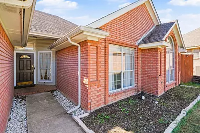 115 S Blue Bonnet Circle, Justin, TX 76247 - Photo 2