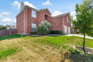 1047 Stream Dr, Grand Prairie, TX 75052 - Photo 2