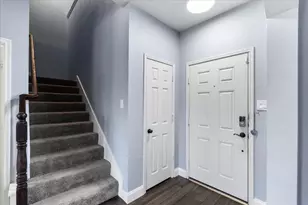 1047 Stream Dr, Grand Prairie, TX 75052 - Photo 4