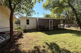 302 N Thompson St, Hillsboro, TX 76645 - Photo 4