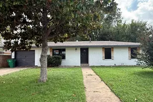 1109 Nugent St, Bowie, TX 76230 - Photo 1