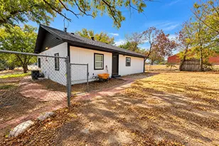 1032 W Oak St, Weatherford, TX 76086 - Photo 22