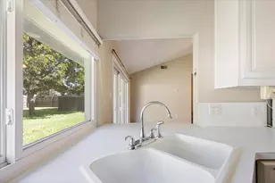 1117 High Point Rd, Arlington, TX 76015 - Photo 10