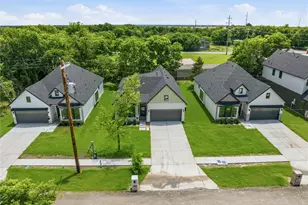 301 E Locust St, Leonard, TX 75452 - Photo 2