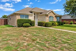 1445 Gatlinburg Cir, DeSoto, TX 75115 - Photo 2