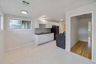 2116 Marilyn Ln, Arlington, TX 76010 - Photo 10