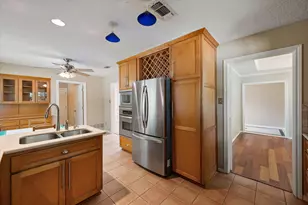 1919 Creek Wood Dr, Arlington, TX 76006 - Photo 10