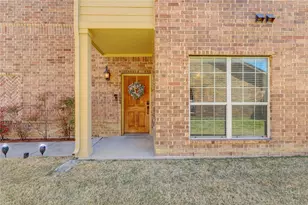 130 Barrington Ln, Lewisville, TX 75067 - Photo 2