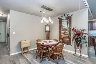 406 W Elm St, Collinsville, TX 76233 - Photo 6