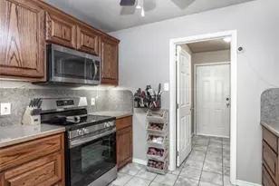 406 W Elm St, Collinsville, TX 76233 - Photo 10
