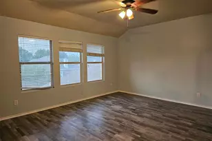 702 Locustberry Dr, Red Oak, TX 75154 - Photo 2
