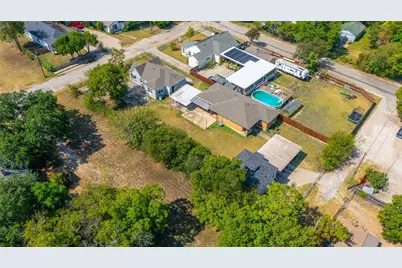3823 Dempster Avenue, Cockrell Hill, TX 75211 - Photo 36