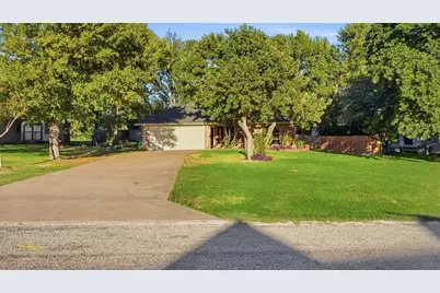 1903 W Spanish Oak Drive, Granbury, TX 76048 - Photo 2