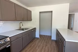 419 S Bond Ave, Dallas, TX 75211 - Photo 2