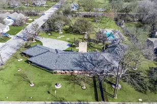 1202 S Lindsay St, Gainesville, TX 76240 - Photo 12