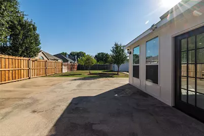 2048 Bay View Drive, Irving, TX 75060 - Photo 32