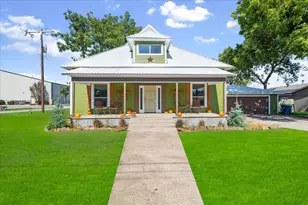 300 E 3rd St, Blooming Grove, TX 76626 - Photo 2