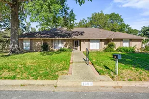 1300 Lexington Dr, Corsicana, TX 75110 - Photo 1