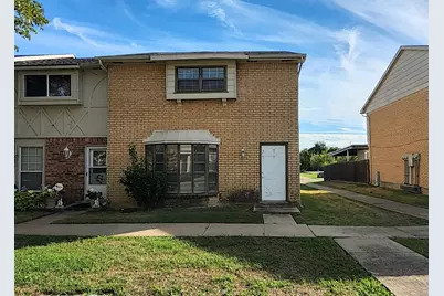 99 W Mountain Creek Drive, Grand Prairie, TX 75052 - Photo 2
